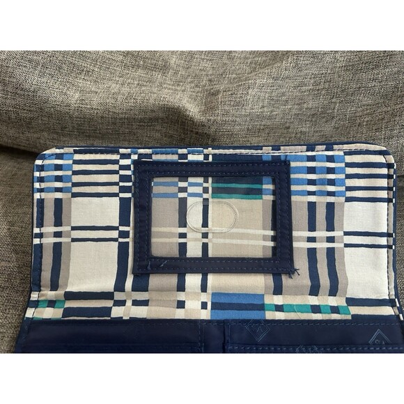 Vera Bradley Trifold Wallet In Santiago RFID Magnetic Closure - Picture 3 of 7